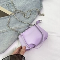 Mini sac seau violet lavande en cuir grainé avec une épaisse bandoulière en chaîne - Sans pendentif / Violet