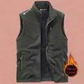 Gilet in pile da uomo grigio scuro con collo alto e tasche funzionali con cerniera - M / Verde Militare (Foderato in Pile)