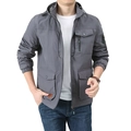 Giacca a vento uomo grigio scuro con cappuccio, tasche multiple e design outdoor funzionale - M / Grigio