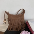 Sac bandoulière marron en daim avec franges bohèmes et détails de perles en bois - Marron