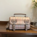 Roze en wit geruite kleine vierkante crossbody tas met bruine lederen bies en strik - Roze
