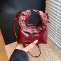 Mini borsa a mano bordeaux in vernice con bordi arricciati e tracolla regolabile - Rosso