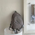 Mini mochila minimalista de nailon gris topo con bolsillos con cremallera para uso diario - Gris