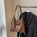 Grande borsa tote vintage caffè scuro con logo M in metallo e dettagli a catena - Caffè senza ciondolo