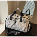 Grande borsa da viaggio in nylon beige con spalline nere e tasca frontale a coulisse - Grigio