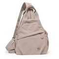 Dettaglio della borsa a tracolla in nylon beige con zip e tasca laterale elastica - Cachi