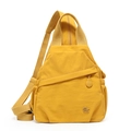 Dettaglio borsa a tracolla in nylon giallo senape con logo e tasca a cerniera - Giallo