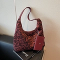 Borsa hobo leopardata marrone rossiccio con un piccolo portamonete rosso accessorio - Borgogna