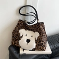 Luipaardprint shopper met pluche hondenpatroon en zwarte lederen handgrepen - Bruin