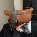 Borsa vintage marrone in ecopelle con tracolla larga intrecciata a motivi etnici - Marrone