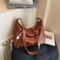 Retro brown large capacity hobo bag in textured leather with tassel detail - Brown with Pendant
