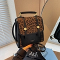 Mini mochila retro para mujer de lona con estampado de leopardo y cuero negro - café