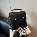 Mochila vintage de cuero sintético negro con lazos y detalle de flor dorada chic - Negro