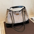 Chic quilted tote bag in beige and black patchwork with a gold-tone twist lock - Beige Grey