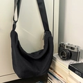 Borsa a tracolla nera a mezzaluna in nylon con cinturino regolabile e zip argento - Nero