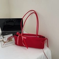 Minimalistische rote Wildledertasche mit Karo-Schleife und silbernem Metallreißverschluss - Rot (Ohne Anhänger)