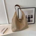 Grand sac cabas minimaliste en daim marron clair avec des poignées en cuir foncé - Blanc Cassé