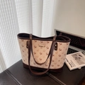 Bolso tote crema chic con diseño de ciervo marrón y elegantes detalles metálicos dorados - café