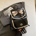 Zaino vintage in pelle nera con bordi in pizzo bianco e fiocco decorativo per il tempo - Nero