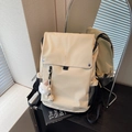 Sac à dos en nylon beige minimaliste avec boucles argentées et pompon blanc doux - Avec Pendentif / Blanc Cassé