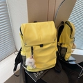 Sac à dos jaune en nylon pour femme avec grand rabat et pendentif en peluche - Avec Pendentif / Jaune
