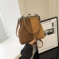 Sac à main vintage bicolore marron avec fermoir métallique et poignée ronde - Marron