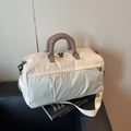 Grand sac de voyage bicolore en nylon avec motif matelassé et bandoulière amovible - Blanc Cassé