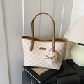 Grand cabas à carreaux beige avec poignées en cuir marron et pendentif agneau - Style 1 Khaki avec Pendentifs