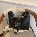 Retro black leather underarm bag with gold buckle and large capacity hobo style - Black without Pendant