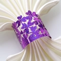 Dettaglio portatovagliolo viola glitterato tagliato al laser su raso bianco - Viola Glitterato