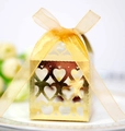 Edle goldene Gastgeschenkbox mit Herz-Ausschnitt und Chiffonband für Hochzeiten und Feste - Reflektierendes Gold