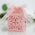 Scatola bomboniera rosa tagliata al laser con croce e nastro di seta decorativo - Rosa