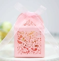 Scatola di caramelle rosa tagliata al laser con nastro elegante per bomboniere - Rosa