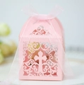 Scatola regalo rosa tagliata al laser con croce e nastro per matrimonio o battesimo - Rosa