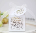 Élégante boîte à dragées blanche découpée au laser avec motifs roses et étiquette - Blanc (avec Étiquette de Remerciement)
