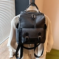 Zaino minimalista in pelle PU grigio scuro con patta magnetica e spallacci regolabili - Nero