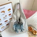 Sac fourre-tout en toile beige avec imprimé éléphant bleu et nœud à carreaux noir blanc - Blanc