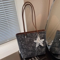 Gray printed tote bag with brown leather straps and star-shaped dog pendant charm - With Charm / Dark Blue