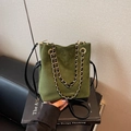 Sac seau en daim vert foncé à la mode avec bandoulière élégante en chaîne dorée - Vert Petit