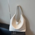 Grande borsa hobo bianco panna in pelle con grana litchi e tracolla per pendolari - Bianco Sporco