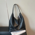Borsa a spalla hobo nera minimalista in pelle martellata con grande capacità per ufficio - Nero