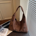 Borsa hobo in pelle scamosciata marrone con motivi floreali traforati e tracolla unita - caffè