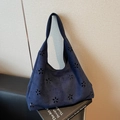 Borsa tote in pelle scamosciata blu scuro con motivi floreali laserati per un look casual - Blu