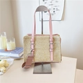 Sac cabas rectangulaire en paille avec lanières en cuir rose et bandoulière en tissu - Rose