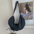 Große schwarz karierte Canvas Hobo-Tasche mit Kordelzug und breitem Schultergurt - Grau