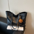 Borsa tote chic in pelle nera opaca con ciondolo a cucciolo per il pendolarismo - Nero (con pendente)