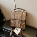 Sac à dos vintage en cuir marron pour femmes avec doubles sangles et détails rétro chic - Marron