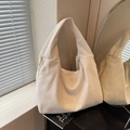 Bolso de hombro chic en pana color crema con rayas verticales y cremallera lateral - Blanco Roto