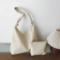 Bolso tote grande blanco crema con estuche a juego y correa para el hombro con nudo chic - Beige