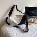 Bolso bandolera moderno en blanco y negro con correa ancha ajustable de tela - Sin colgante / Blanco